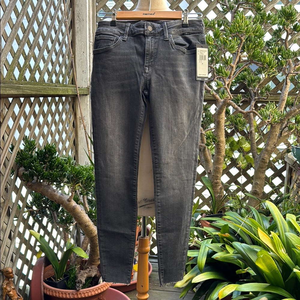 Mavi Jeans, Adriana Ankle, Mid-Rise Super Skinny. Size W 28 Grey. Raw hem.  NWT